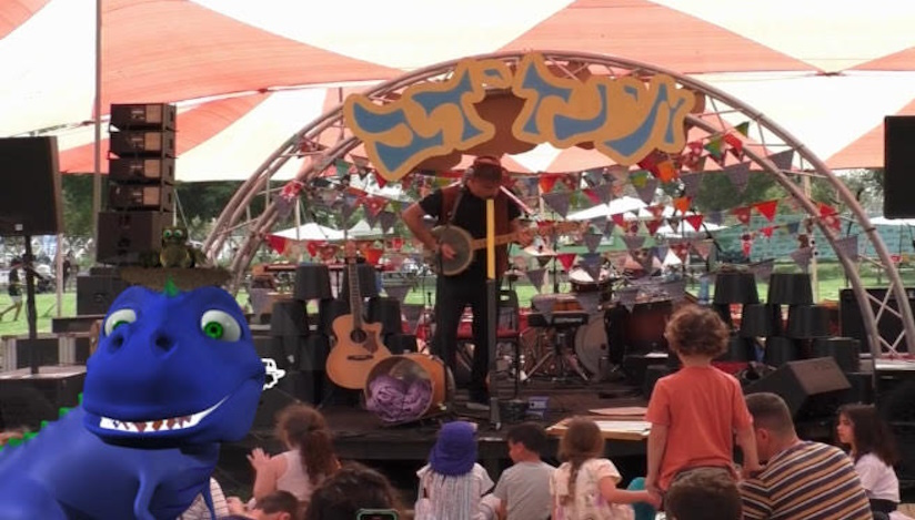 הכל התחיל בדינוזאור - מוזיקת עולם לכל המשפחה.
