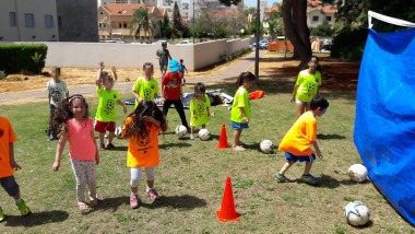 פארטי בול הפעלת יום הולדת כדורגל לילדים