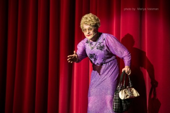 סבתא פרידה עושה קרקס - אתר לגדול