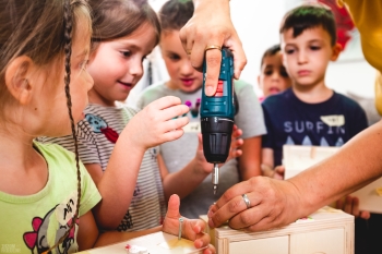 דרך הנגרות סדנאות לילדים, לגדול