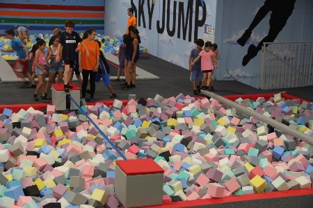 סקיי ג'אמפ מתחם טרמפולינות ברעננה