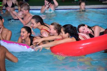 מרכז אלון תנובות ימי הולדת לילדים בבריכה אצתר לגדול