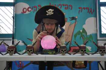 אריק הפיראט הקוסם, הפעלת קסמים ליום הולדת אתר לגול
