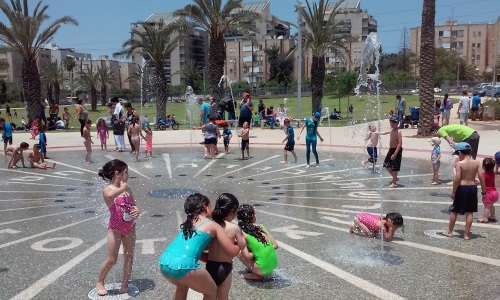 גן בעברית ראשון לציון מזרקת האותיות