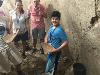 חוגגים בר מצווה בחפירות ארכאולוגיות בבית גוברין