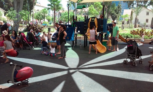 מתקנים משחק לילדים בפארק שרונה תל אביב