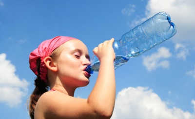 לעודד את הילדים לשתות מים
