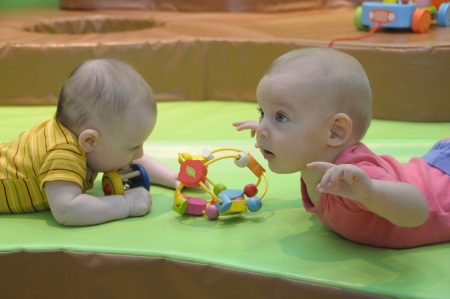 תינוקות במרכז לגיל הרך טיפ טף חולון