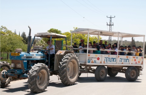 סיור בטרקטור ועגלה ביד מרדכי