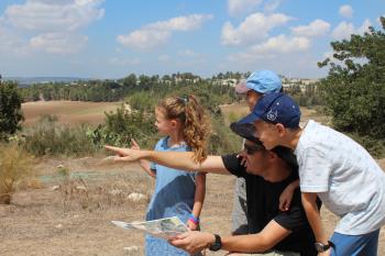 יש לאן: משחק ניווט סלולרי למשפחות בסוכות - לגדול