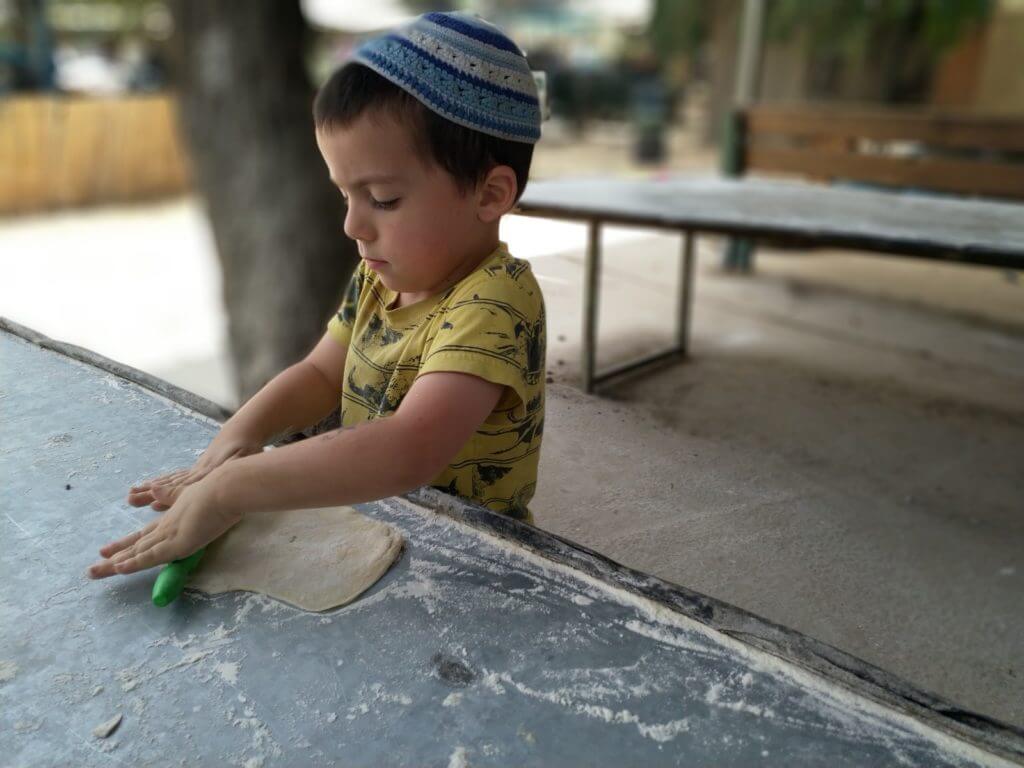 החווה של חווה, אפיית פיתות בטאבון, לגדול